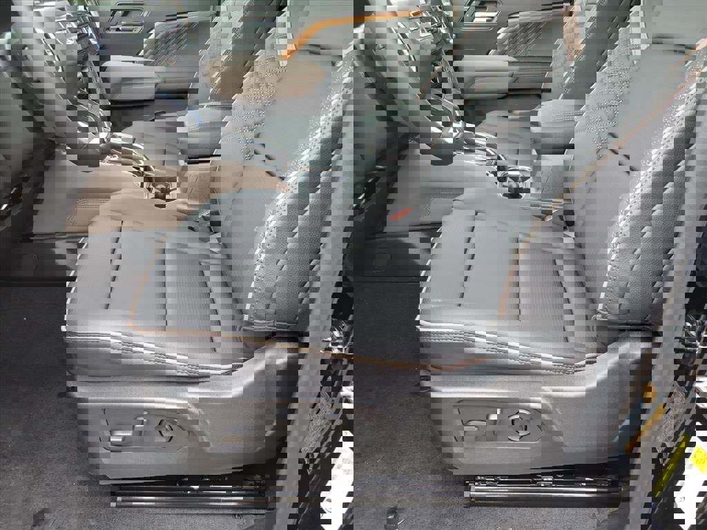 New 2026 GMC Canyon Denali image 13