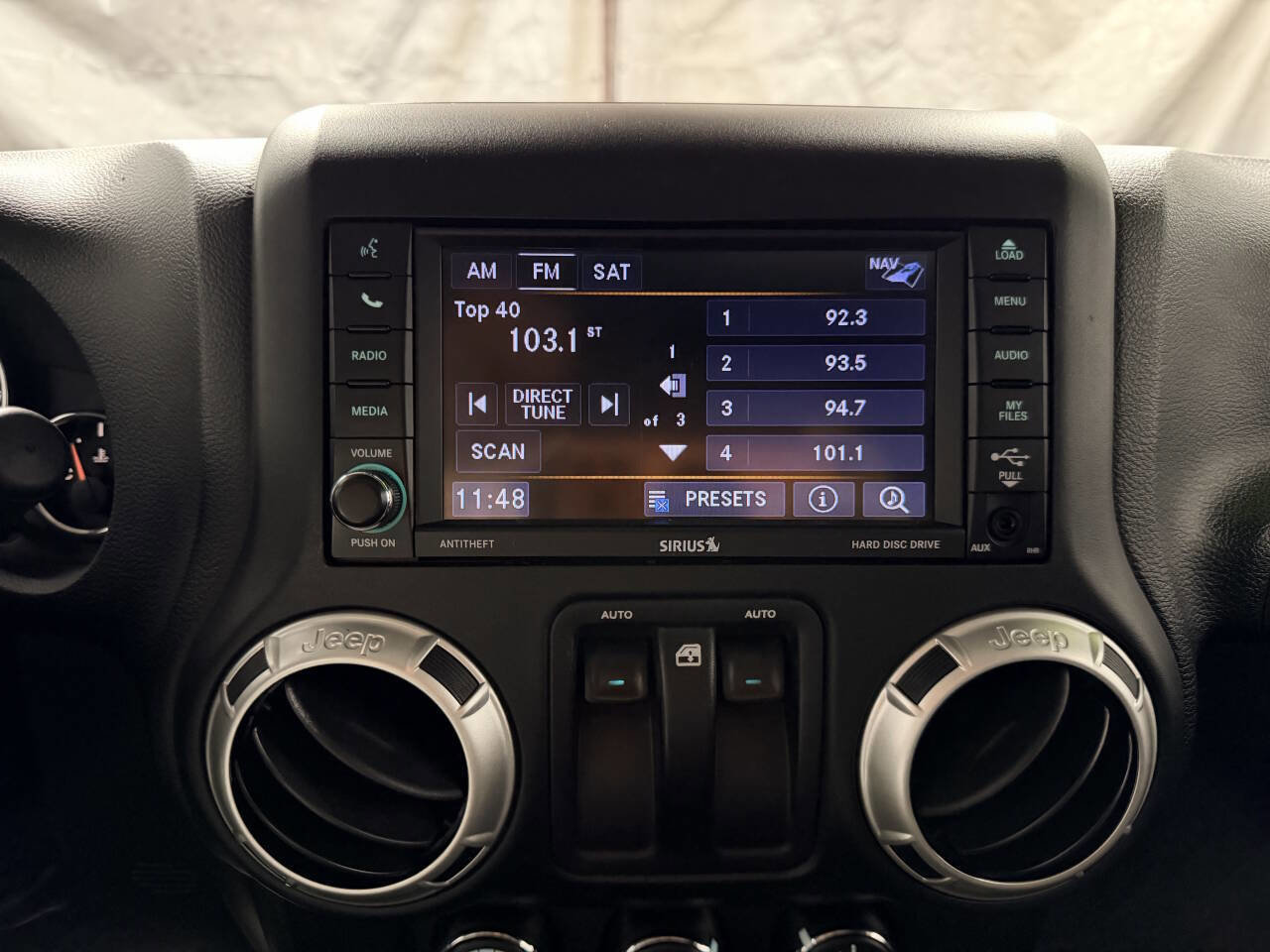 Used 2018 Jeep Wrangler Sahara w/ Connectivity Group image 18