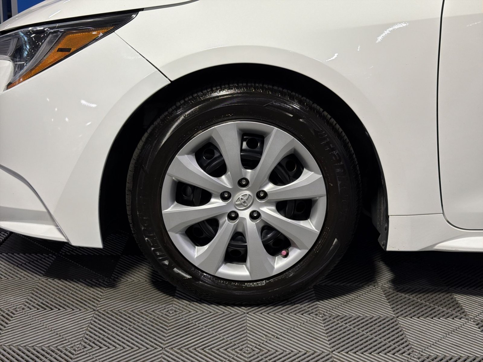 Used 2024 Toyota Corolla LE FWD image 16