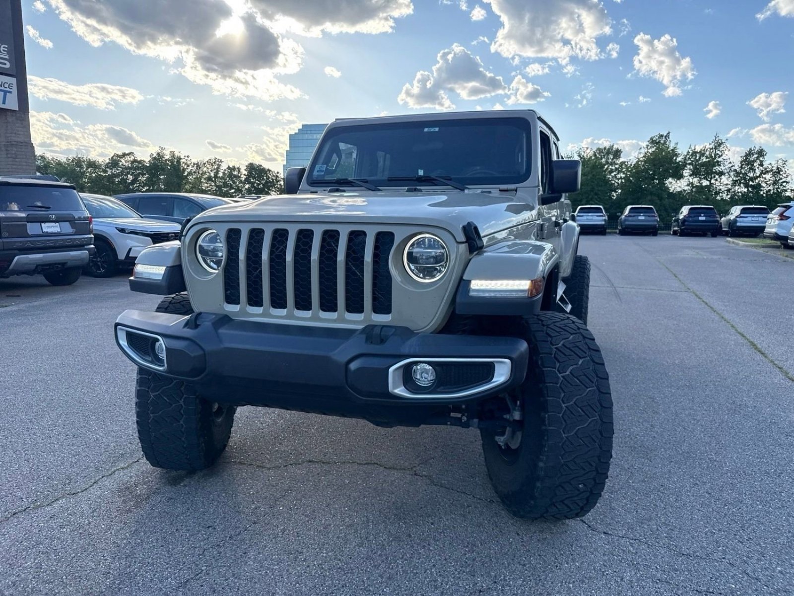 Used 2022 Jeep Gladiator Sport AWD/4WD image 16