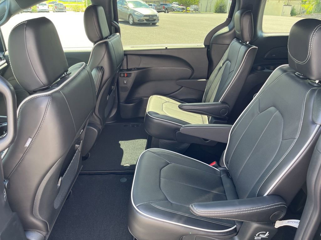 New 2026 Chrysler Pacifica Limited FWD image 19