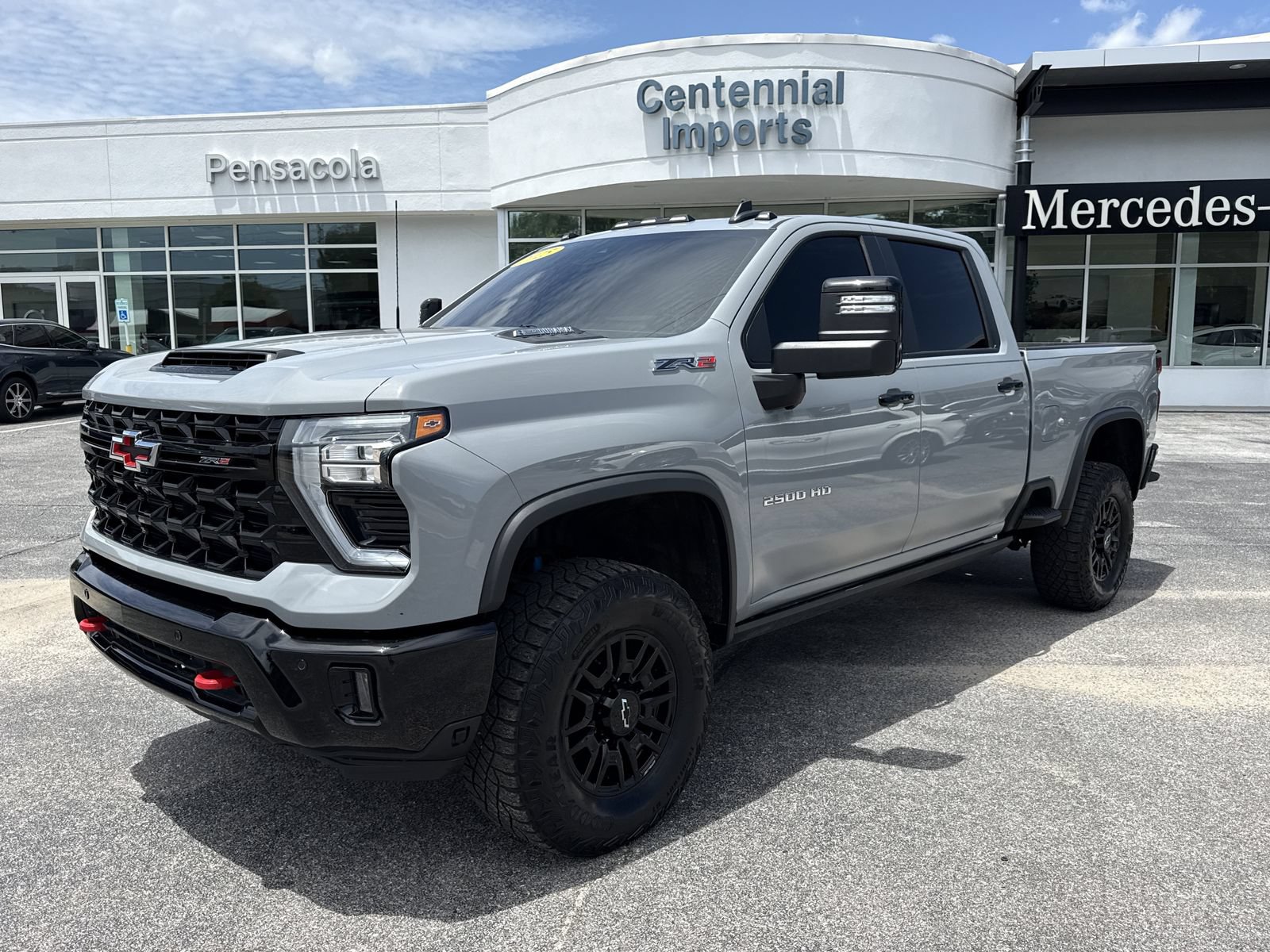 Used 2025 Chevrolet Silverado 2500 ZR2 w/ Technology Package AWD/4WD image 1