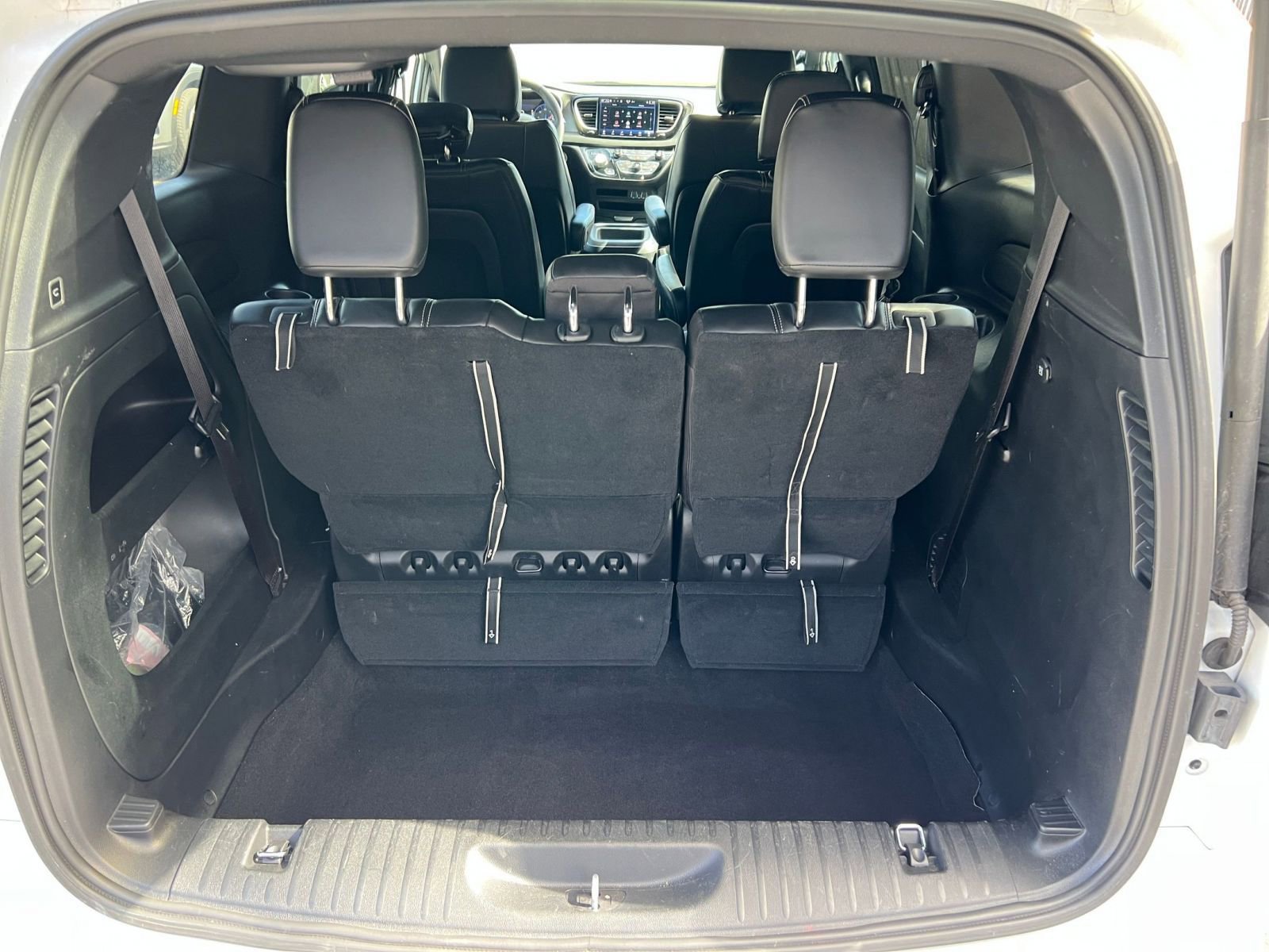 Used 2025 Chrysler Pacifica Select image 34