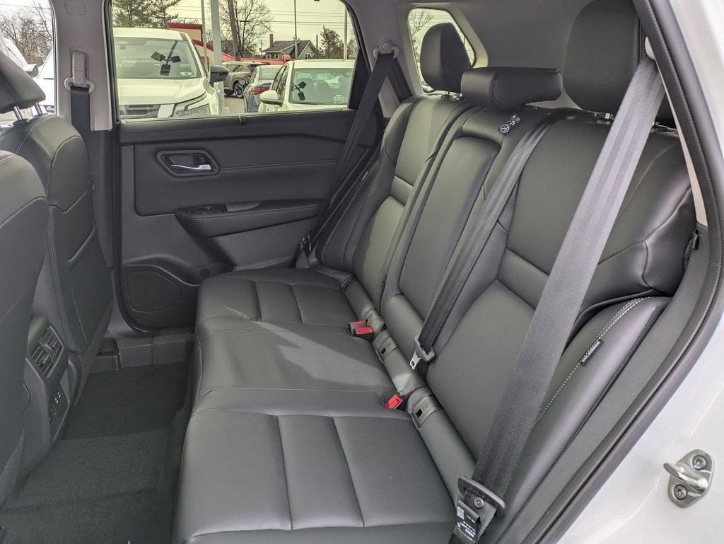 New 2025 Nissan Rogue SL w/ Tech Package AWD/4WD image 37