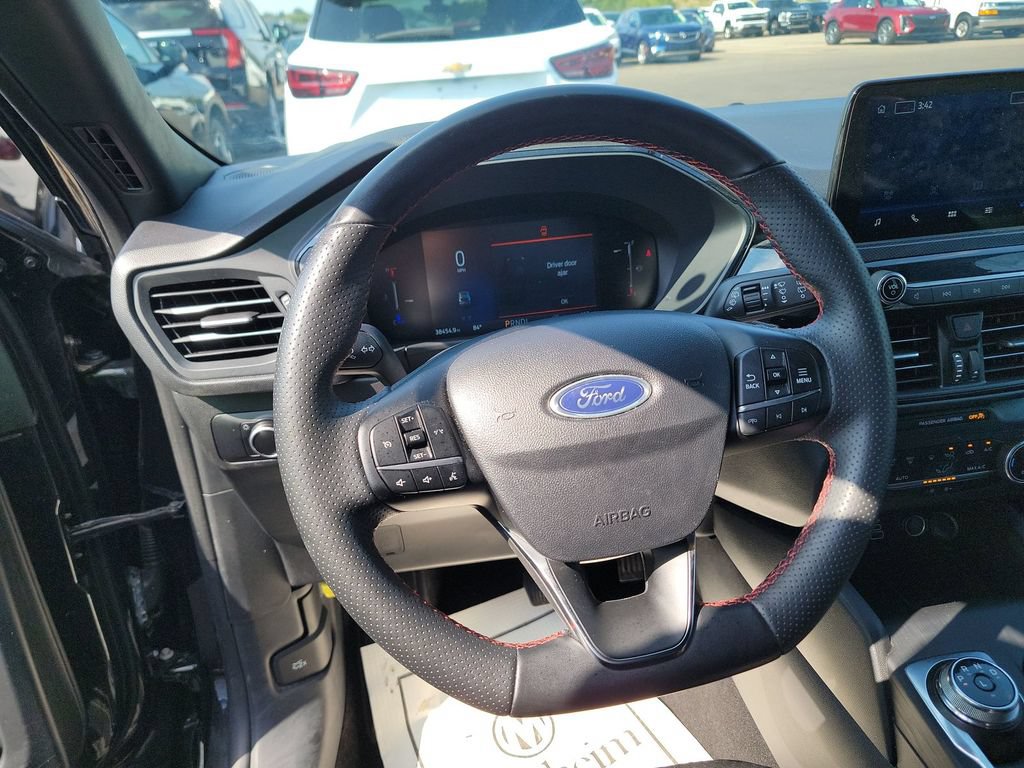 Used 2025 Ford Escape ST-Line FWD image 7