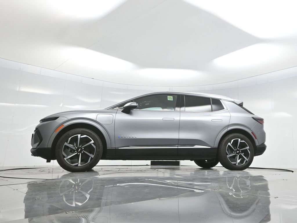 Used 2025 Chevrolet Equinox EV LT w/ Convenience Package image 7