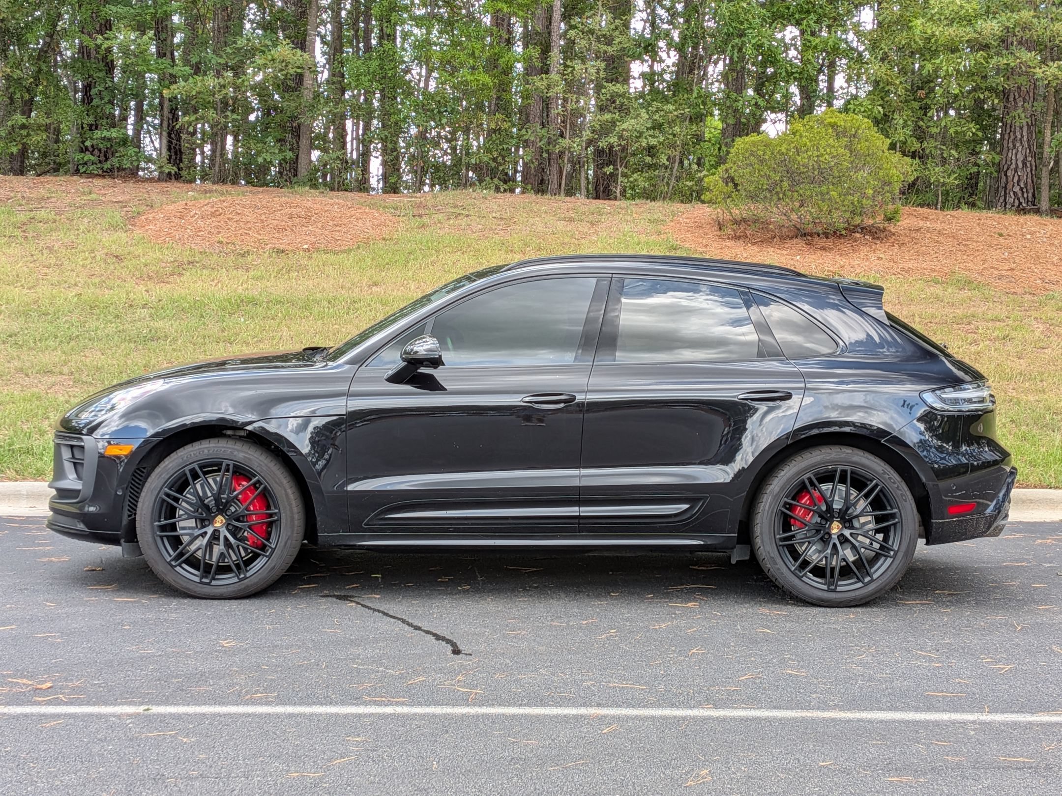 Certified 2024 Porsche Macan GTS AWD/4WD image 2
