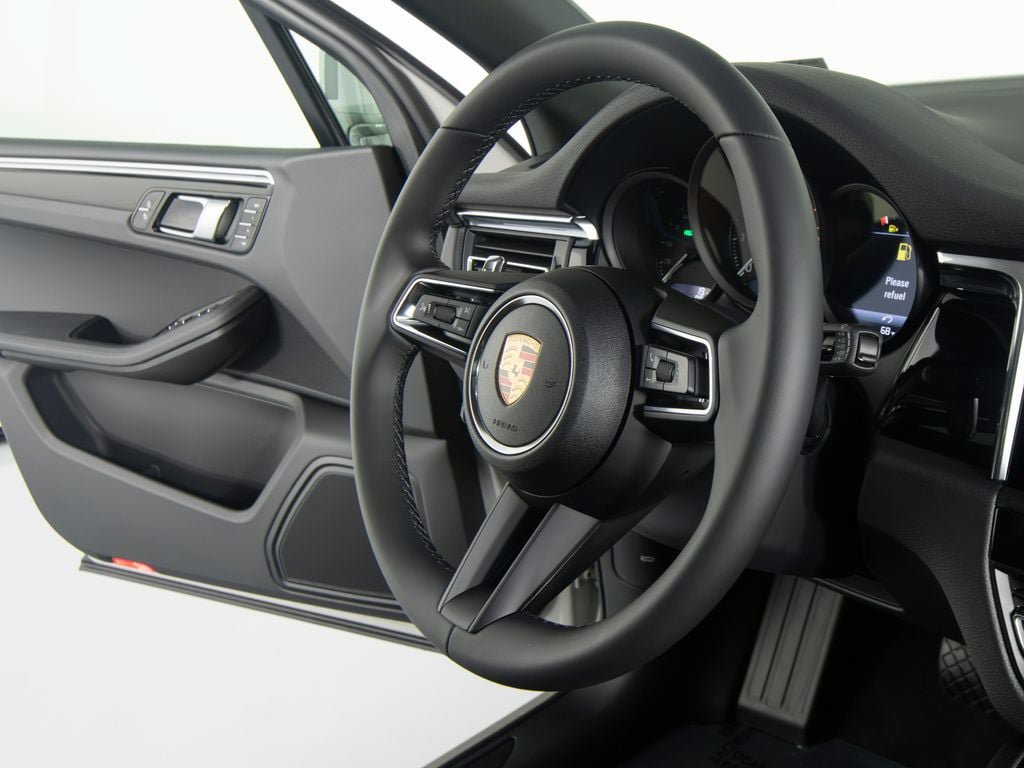 New 2026 Porsche Macan AWD/4WD image 35