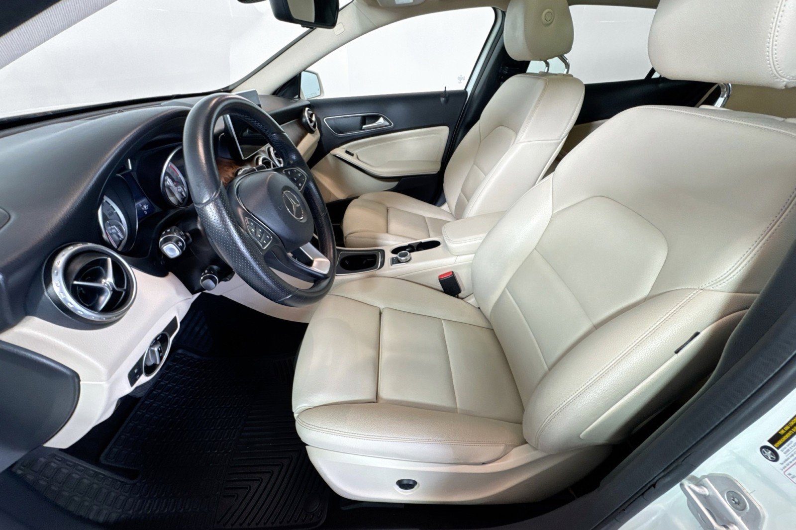 Used 2016 Mercedes-Benz GLA 250 GLA 250 image 19