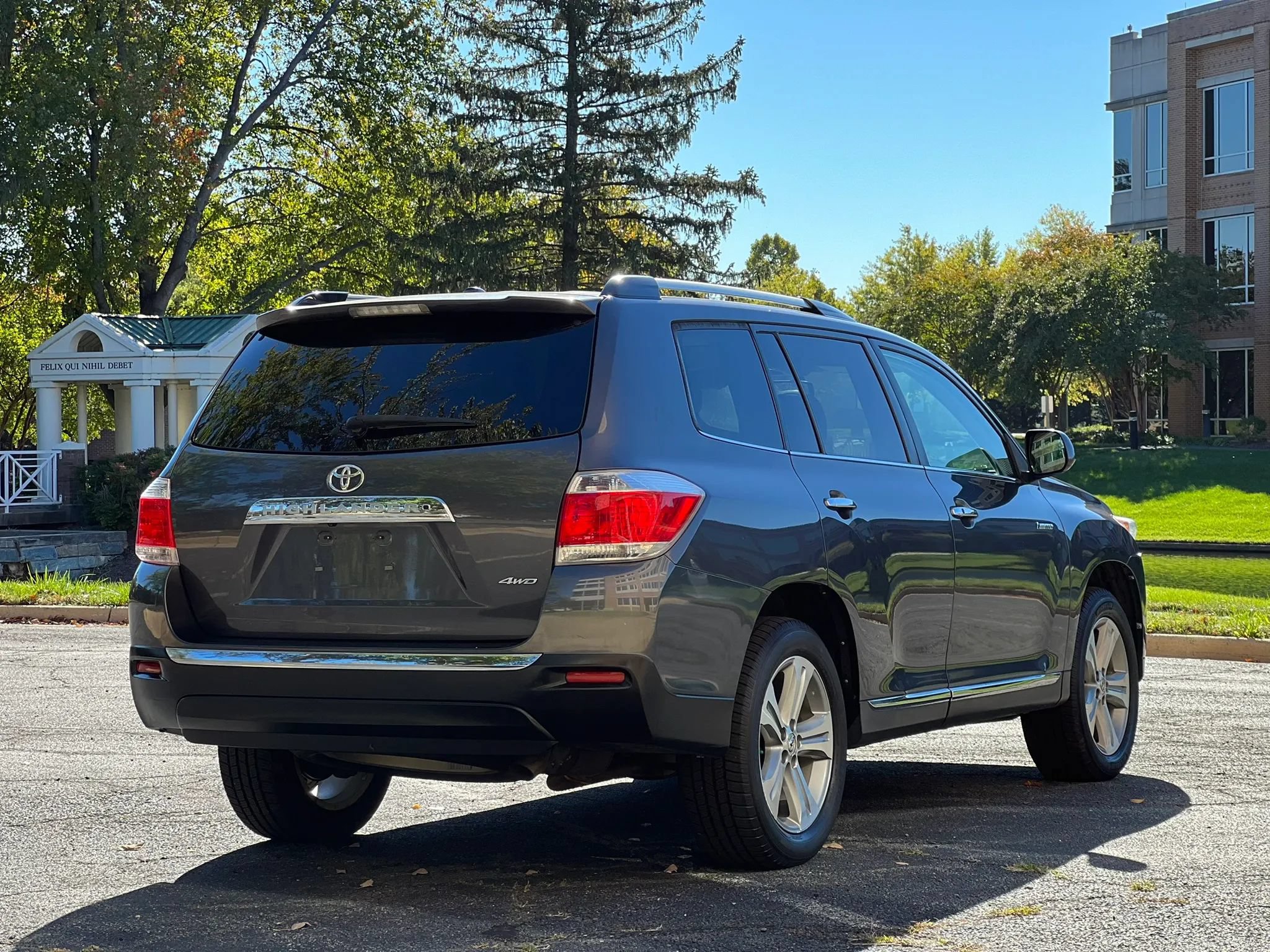Used 2012 Toyota Highlander Limited w/ Tow Pkg AWD/4WD image 5