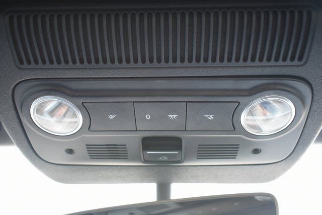 Used 2018 Volkswagen Beetle 2.0T Coast image 29