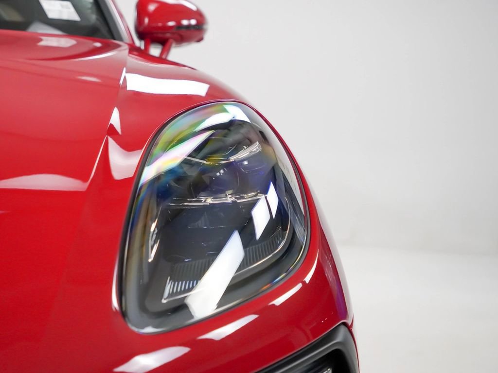 Certified 2026 Porsche Macan AWD/4WD image 6