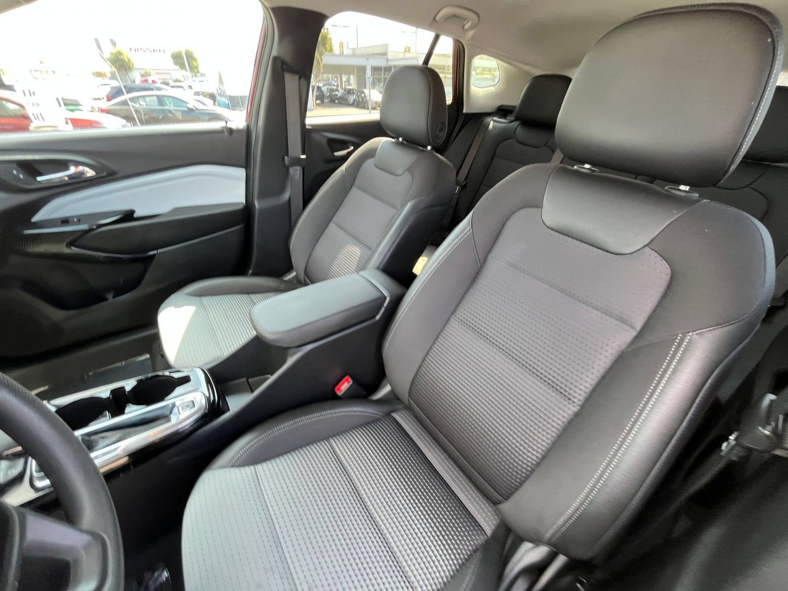 Used 2025 Chevrolet Trax LT FWD image 37