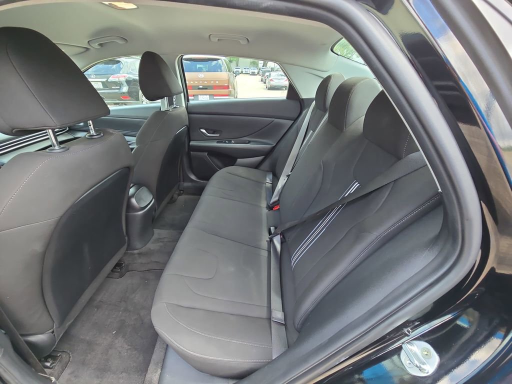 Used 2023 Hyundai Elantra SEL w/ Convenience Package image 13