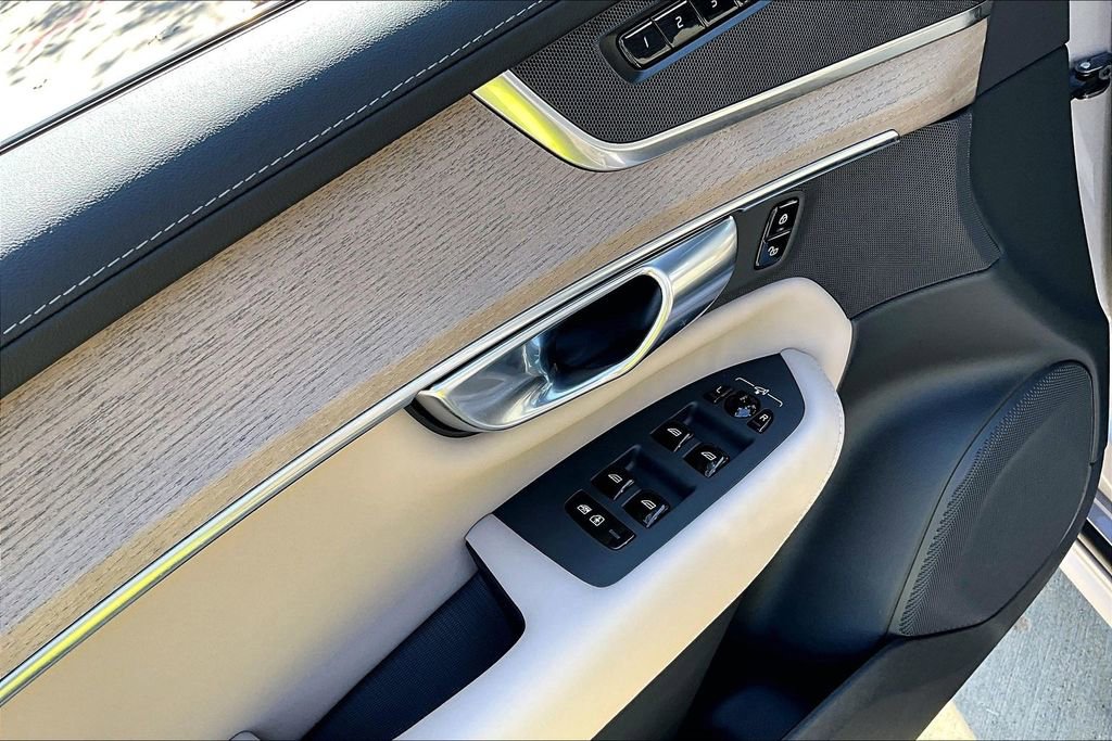 New 2026 Volvo XC90 T8 Core w/ Protection Package Premier image 30