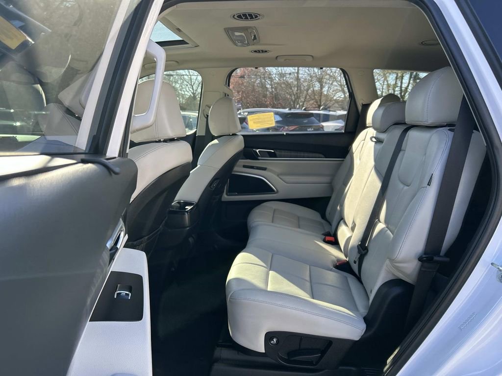 Used 2023 Kia Telluride EX image 11