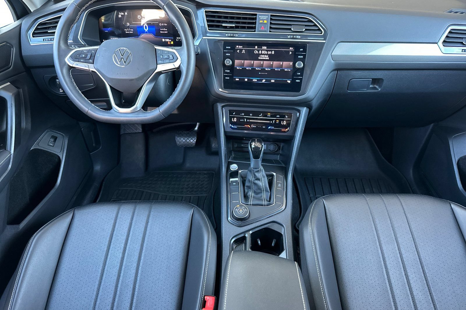 Used 2024 Volkswagen Tiguan SE AWD/4WD image 14