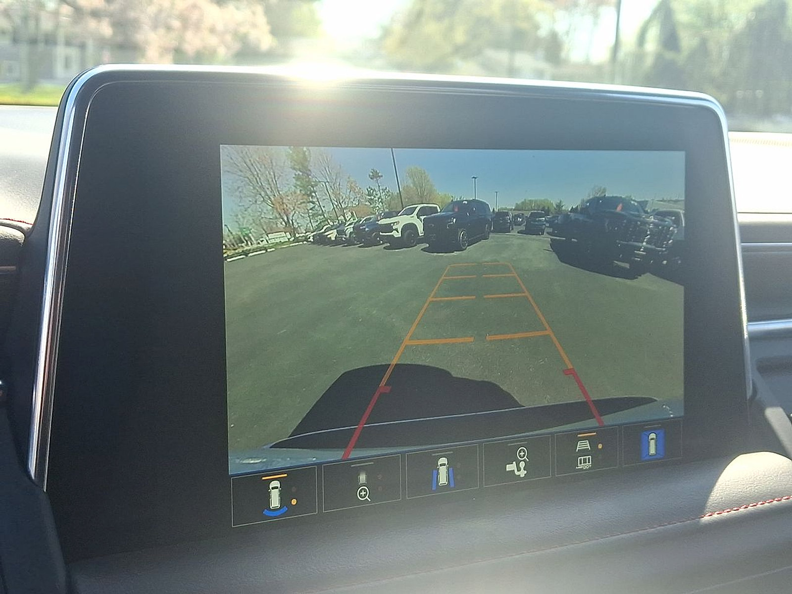 Certified 2022 Chevrolet Suburban RST w/ Luxury Package AWD/4WD image 15