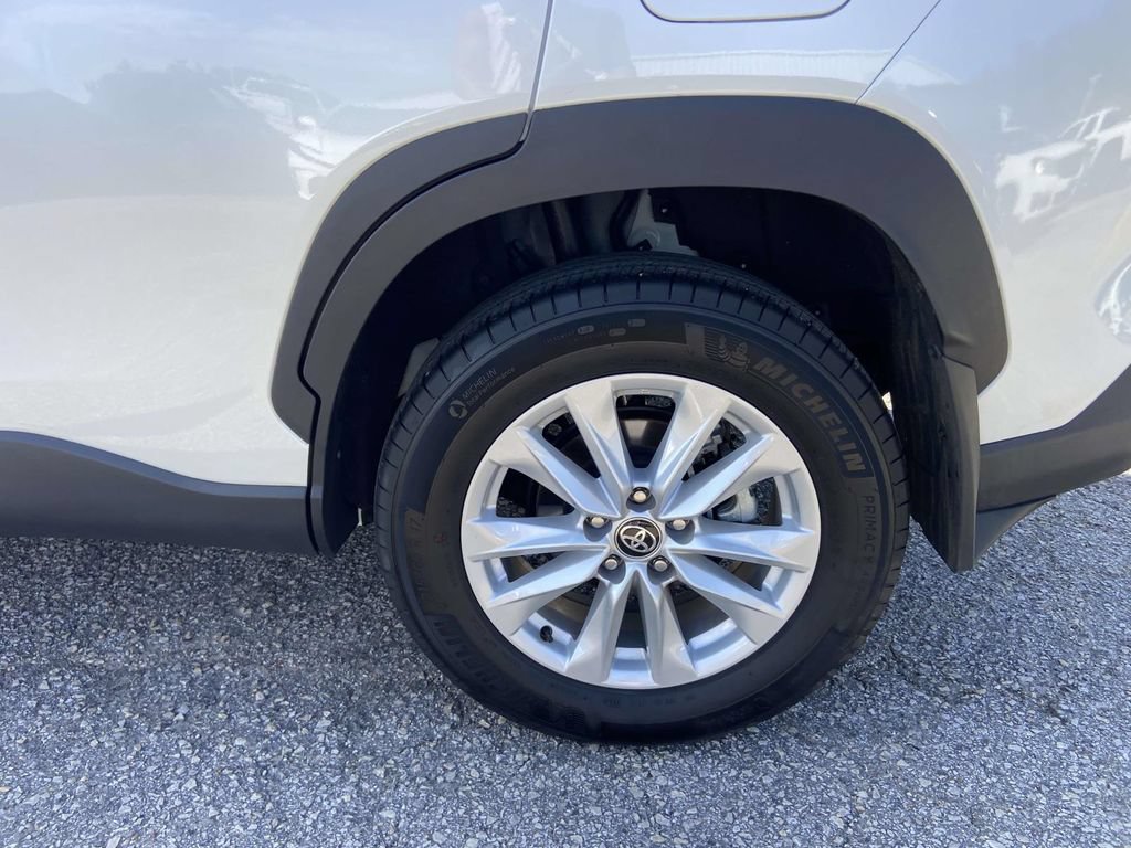 Used 2024 Toyota Corolla Cross LE w/ Moonroof Package FWD image 6