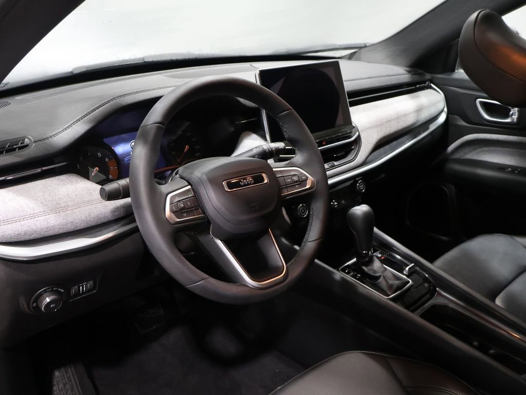 Used 2024 Jeep Compass Latitude image 14