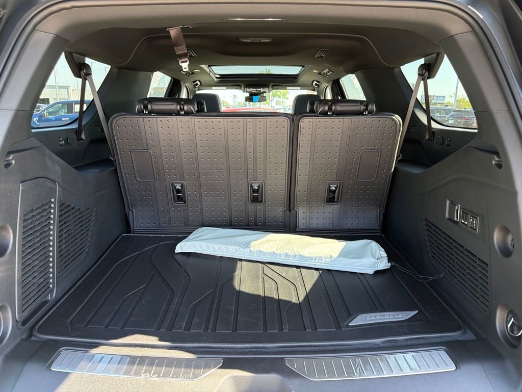 New 2026 Chevrolet Suburban Premier w/ Sun And Tow Package AWD/4WD image 13