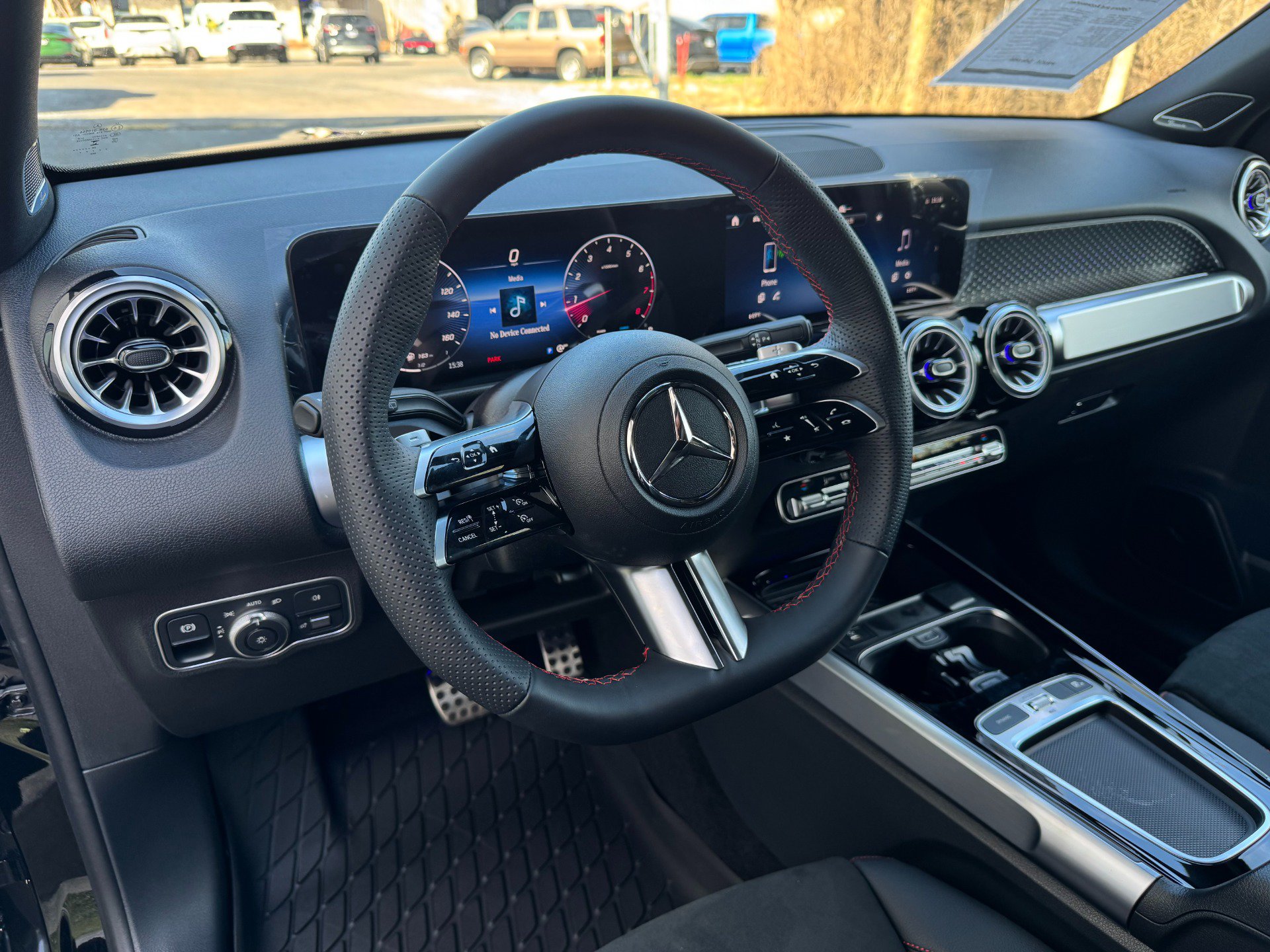 Used 2025 Mercedes-Benz GLB 250 w/ AMG Night Package image 17