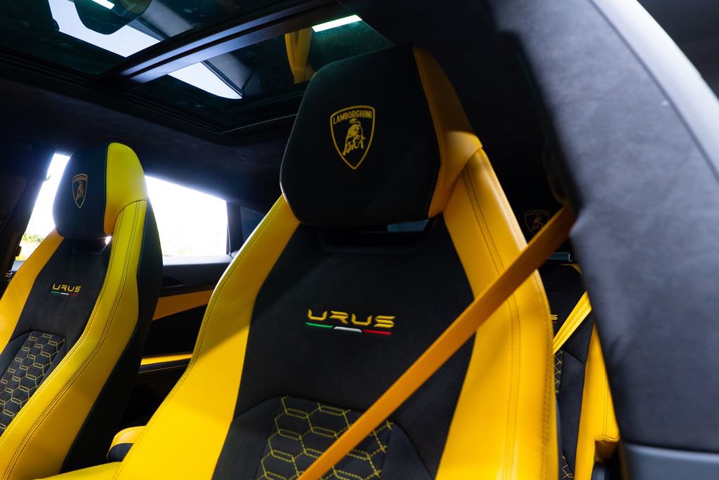 Used 2022 Lamborghini Urus AWD/4WD image 39