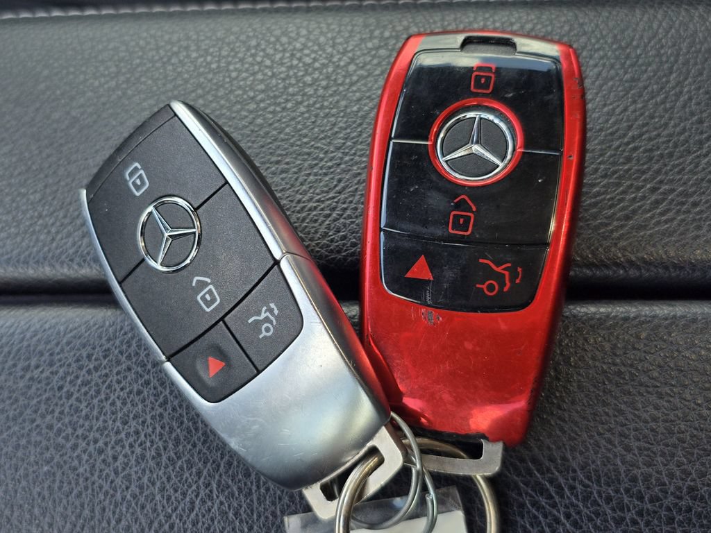 Used 2020 Mercedes-Benz GLB 250 4MATIC image 40