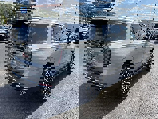 New 2026 Chevrolet Suburban High Country image 3