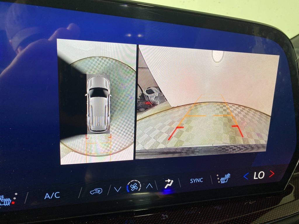 Used 2024 Chevrolet Traverse Z71 AWD/4WD image 24