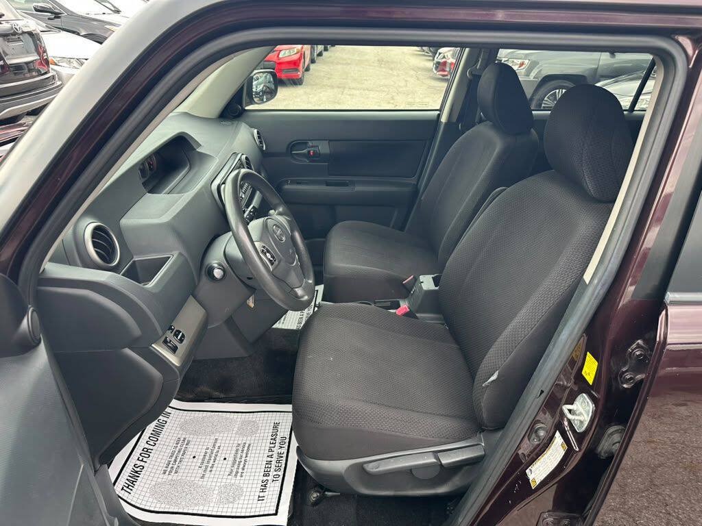 Used 2010 Scion xB FWD image 10