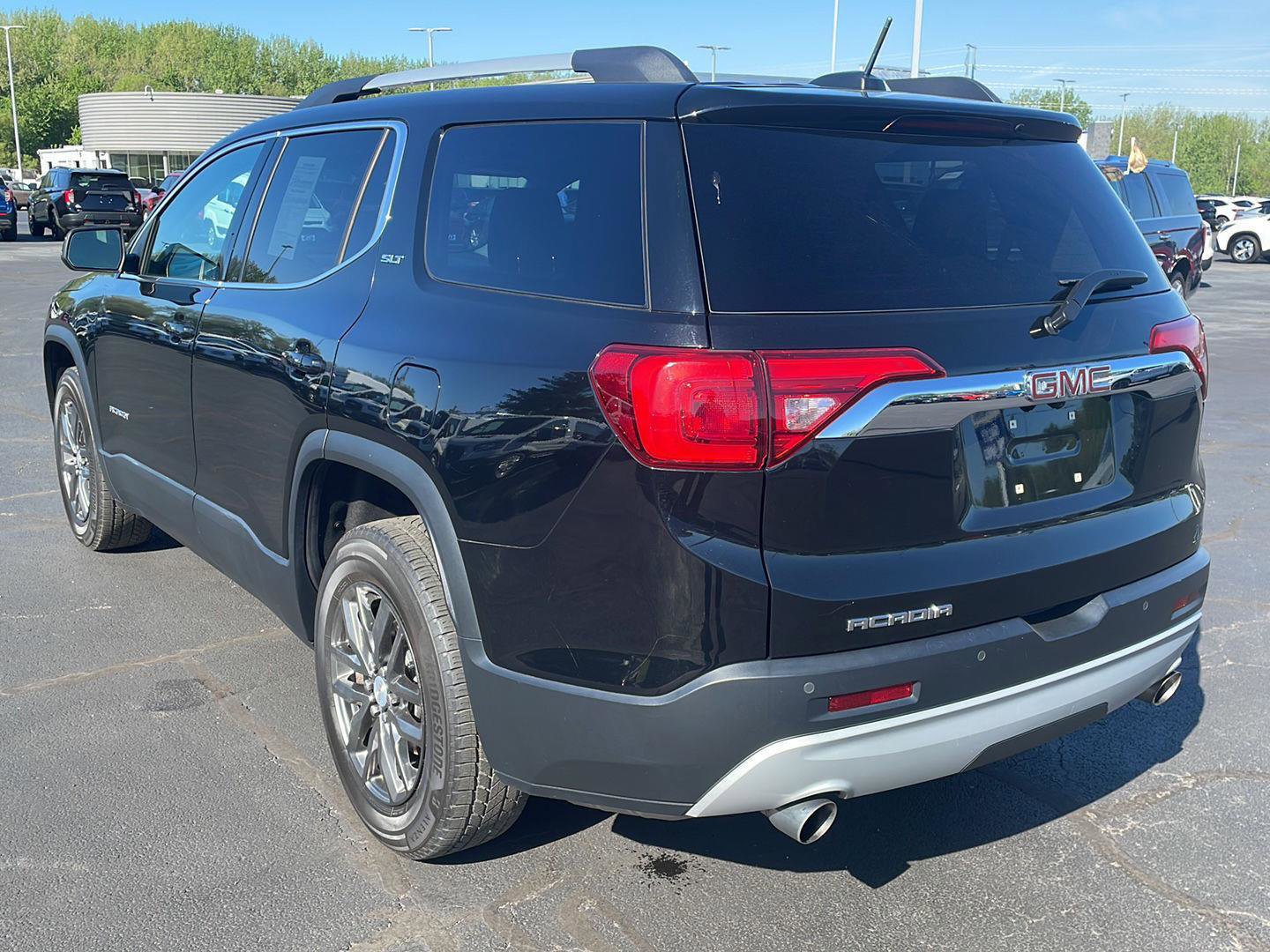 Used 2019 GMC Acadia SLT FWD image 3