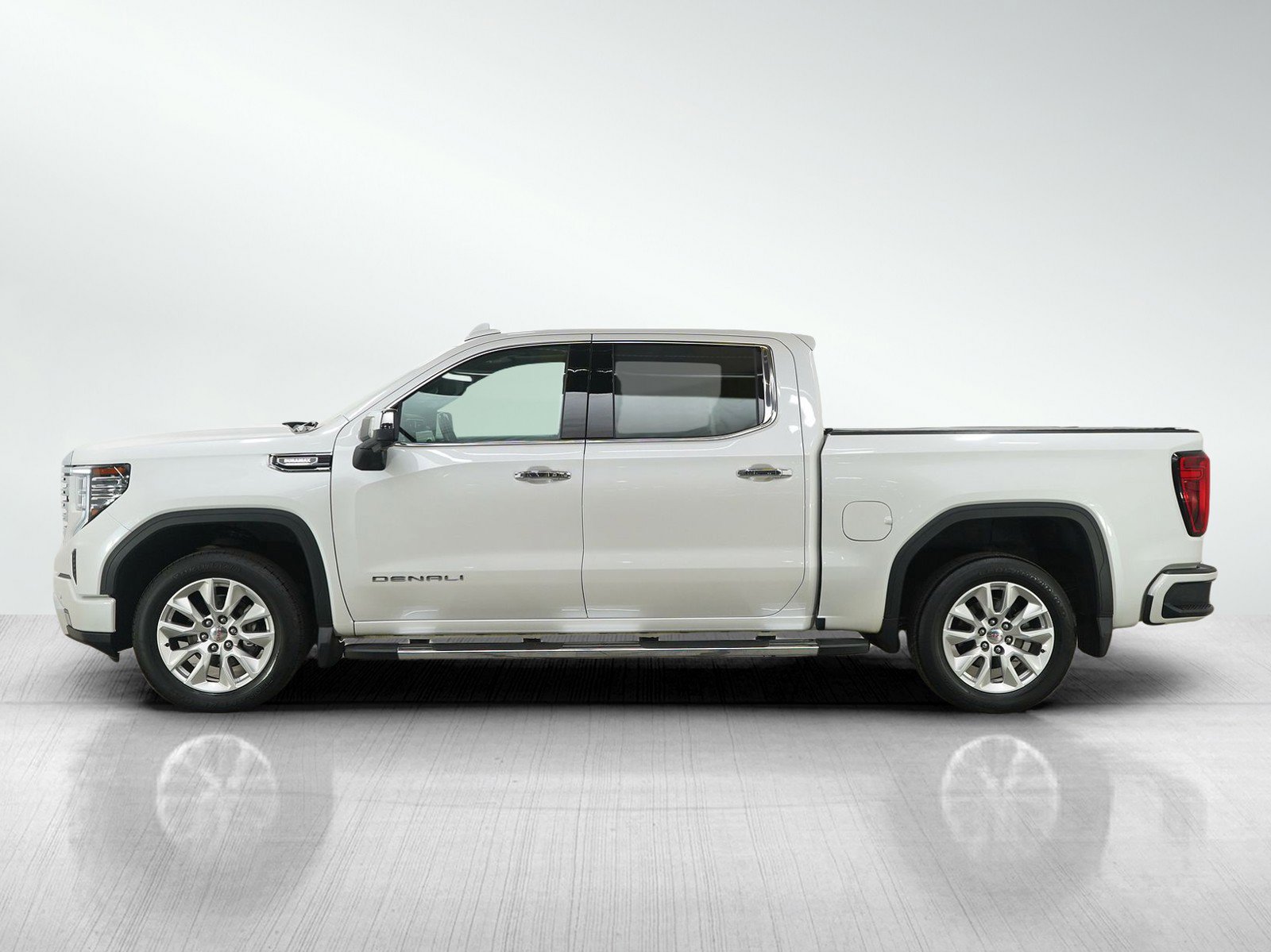 Used 2022 GMC Sierra 1500 Denali image 2