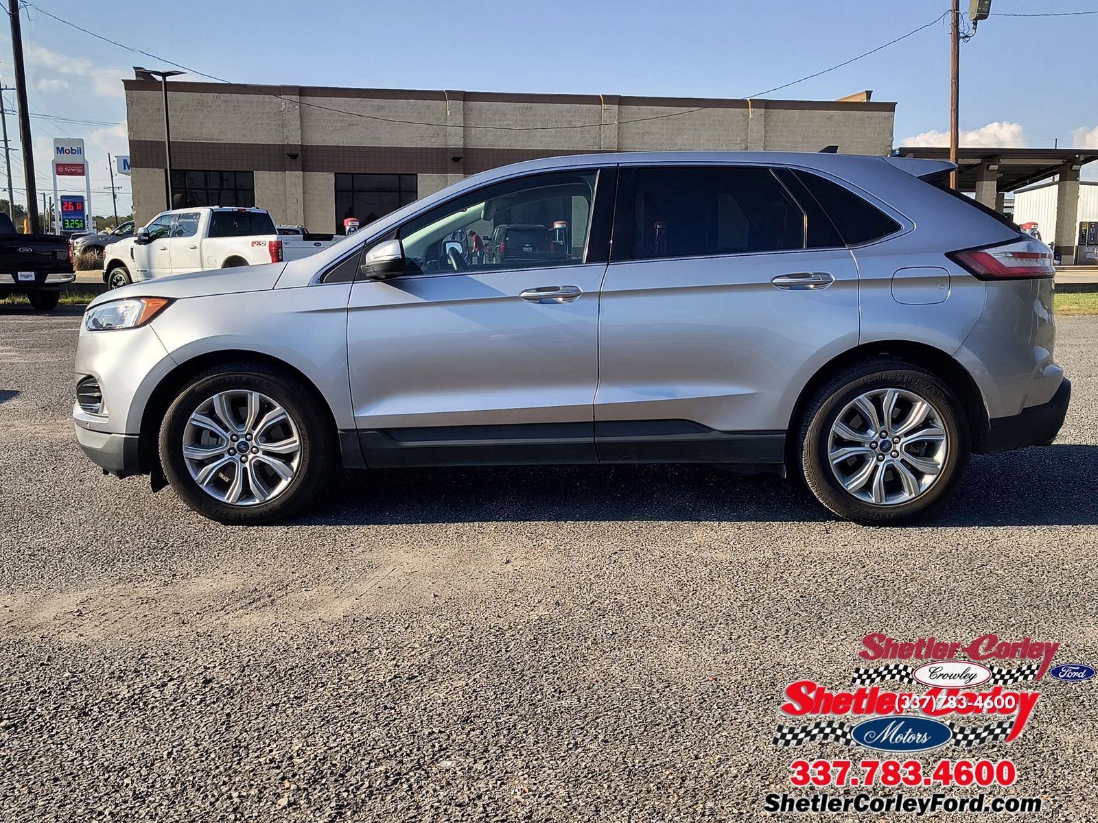 Used 2022 Ford Edge Titanium image 3