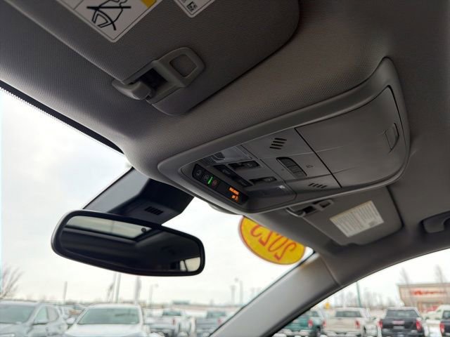 Used 2023 GMC Terrain SLT image 45