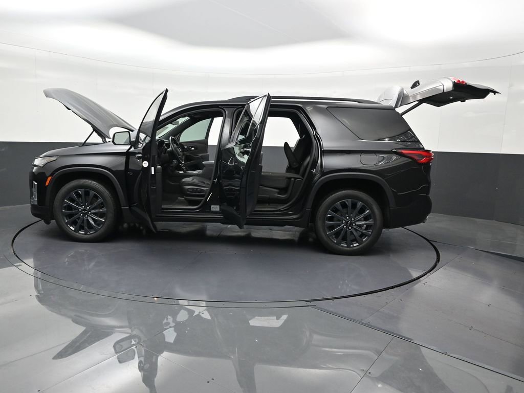 Used 2023 Chevrolet Traverse RS FWD image 34
