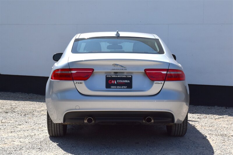 Used 2017 Jaguar XE Premium RWD image 4