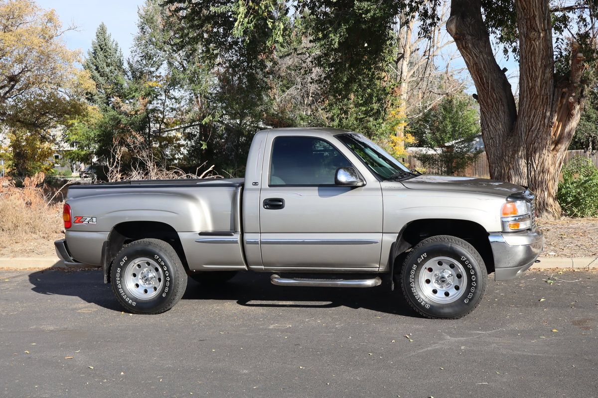 Used 2001 GMC Sierra 1500 SLE w/ Convenience Plus Group AWD/4WD image 2