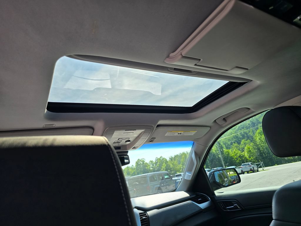 Used 2020 Chevrolet Suburban LT RWD image 12