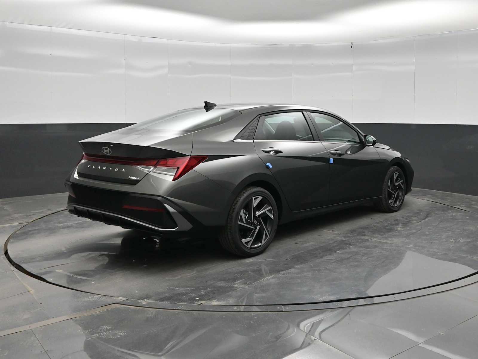 New 2026 Hyundai Elantra Limited FWD image 7