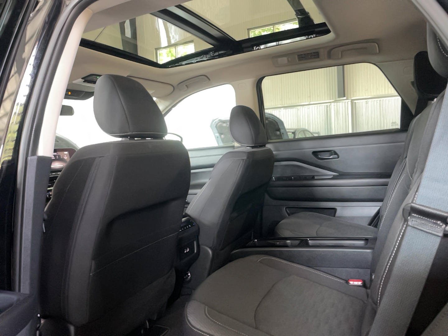 Used 2024 Nissan Pathfinder SV w/ SV Premium Package AWD/4WD image 7