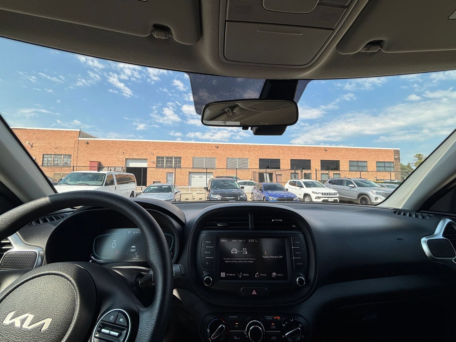 Used 2025 Kia Soul LX w/ LX Technology Package FWD image 30