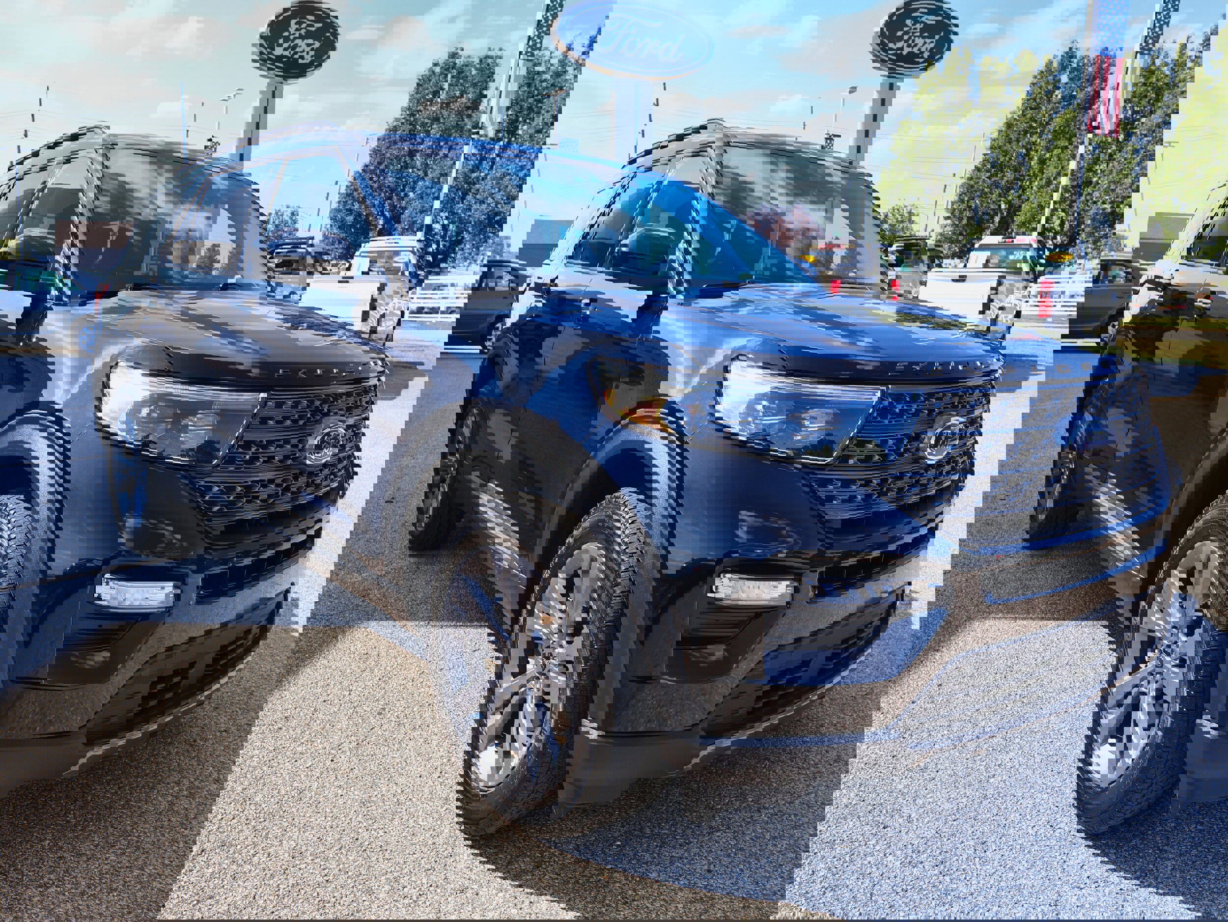 Used 2023 Ford Explorer XLT w/ Equipment Group 202A image 7