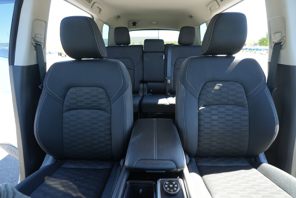 Used 2024 Nissan Pathfinder SV AWD/4WD image 38