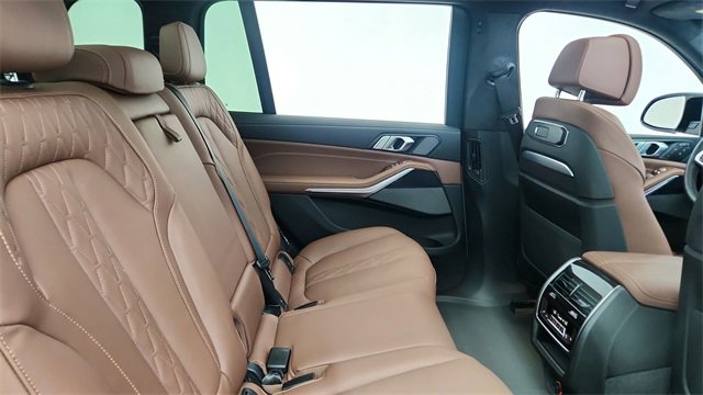 Used 2025 BMW X7 M60i image 25