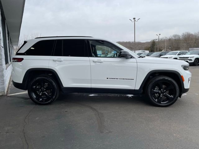 Used 2023 Jeep Grand Cherokee Altitude image 4