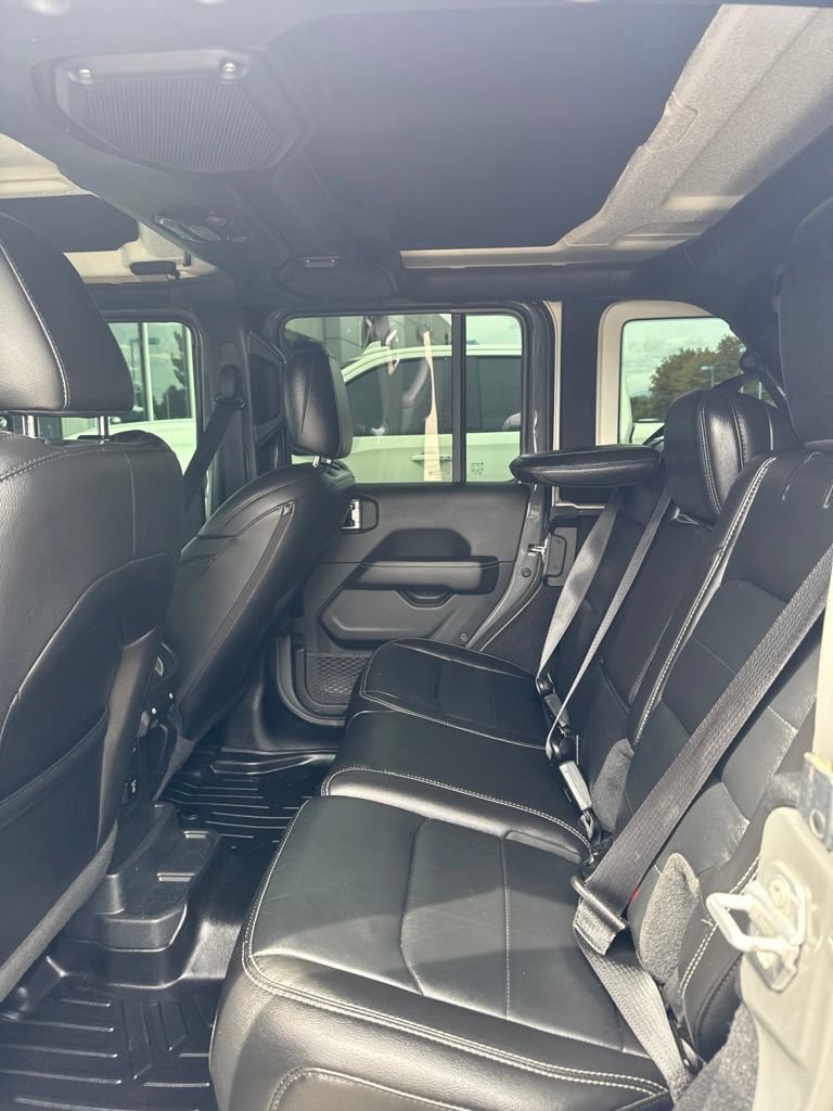 Used 2021 Jeep Wrangler Unlimited Sahara AWD/4WD image 5