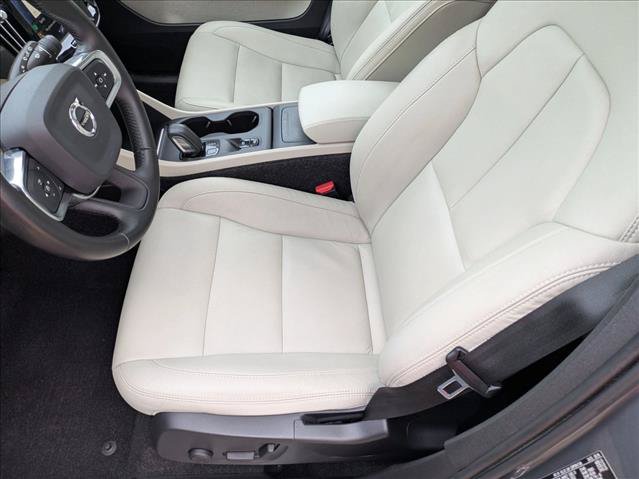 Used 2019 Volvo XC40 T5 Momentum AWD/4WD image 16