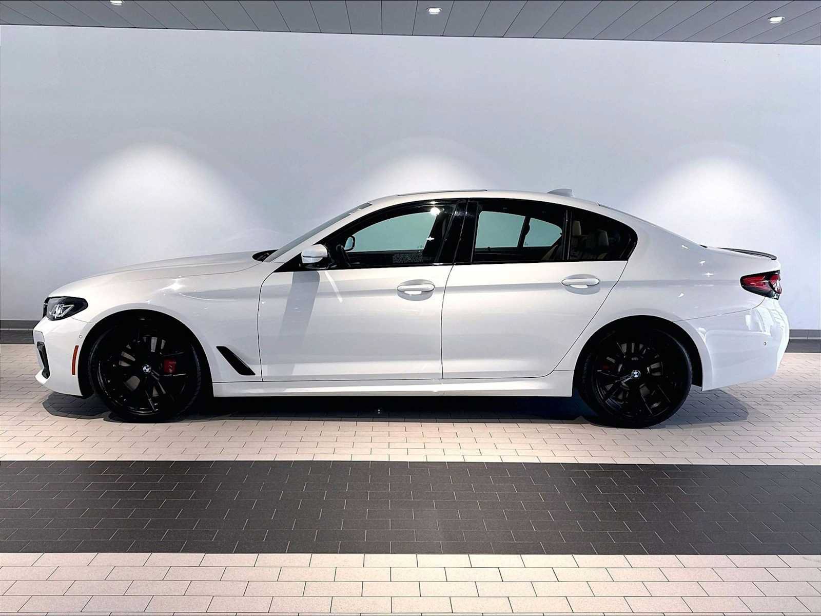 Used 2023 BMW M550i xDrive w/ Executive Package AWD/4WD image 2