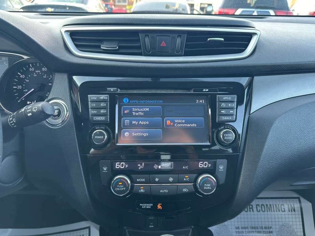 Used 2016 Nissan Rogue SV w/ SV Premium Package image 15